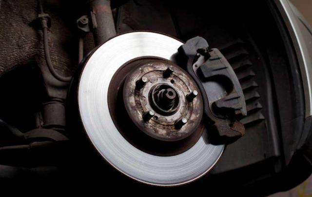 剎車盤多久需要更換，老司機(jī)經(jīng)驗(yàn)不靠譜